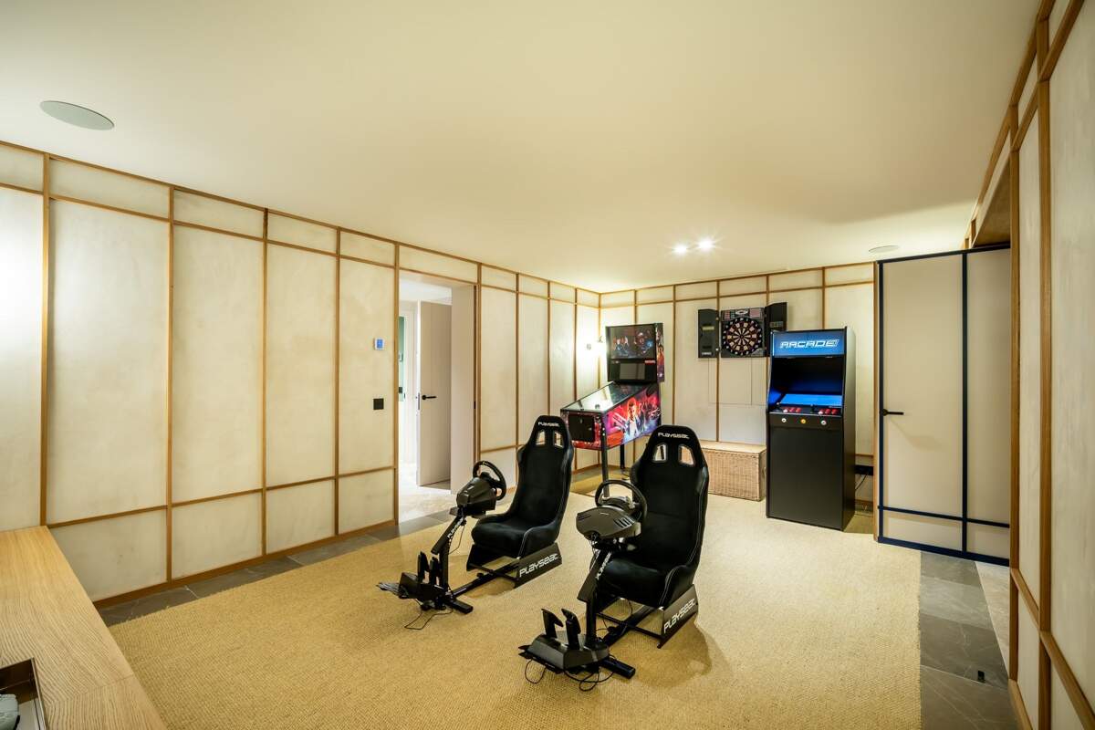 8753