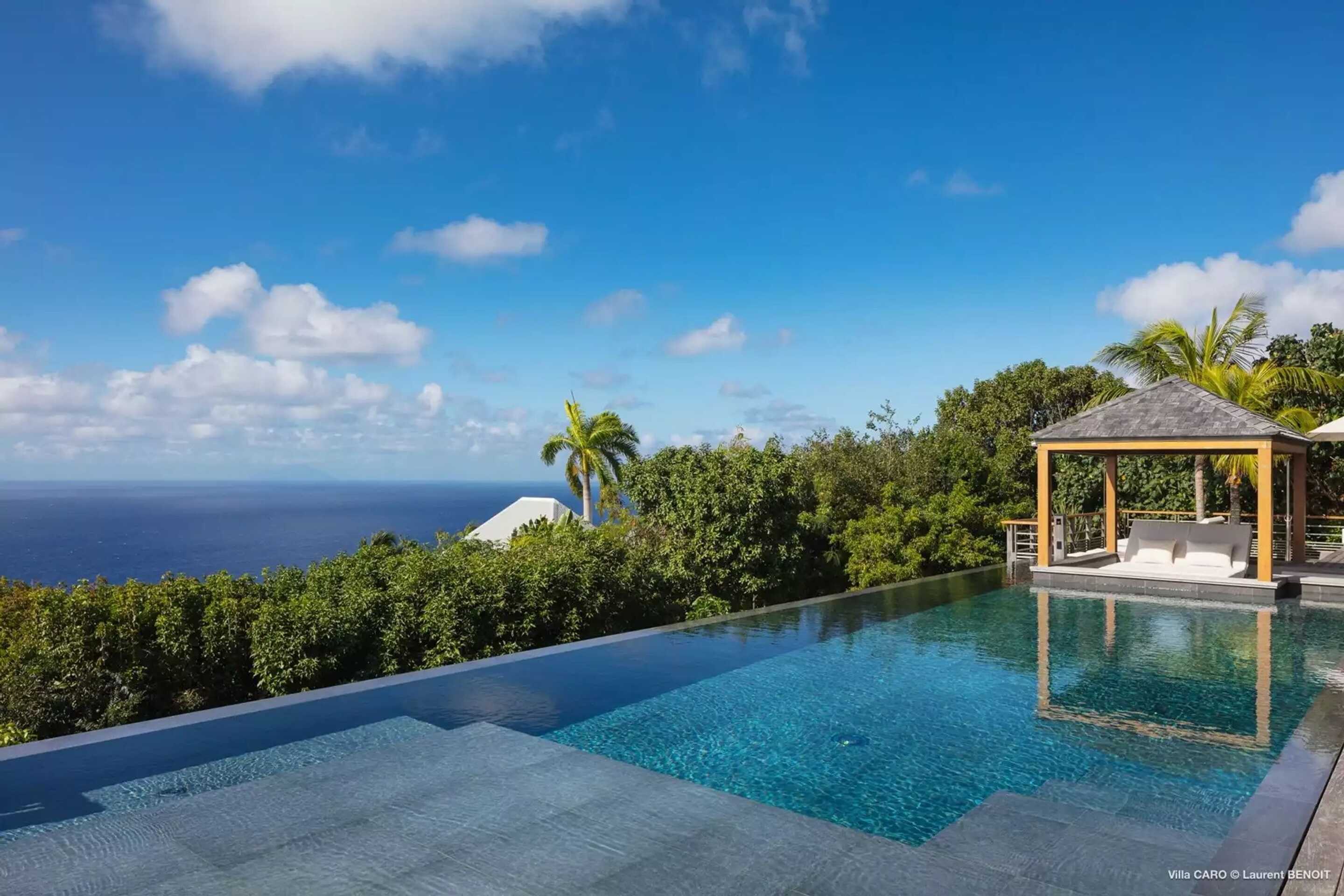 pool-facing-the-water-caribbean-in-a-luxury-villa-in-st-barts