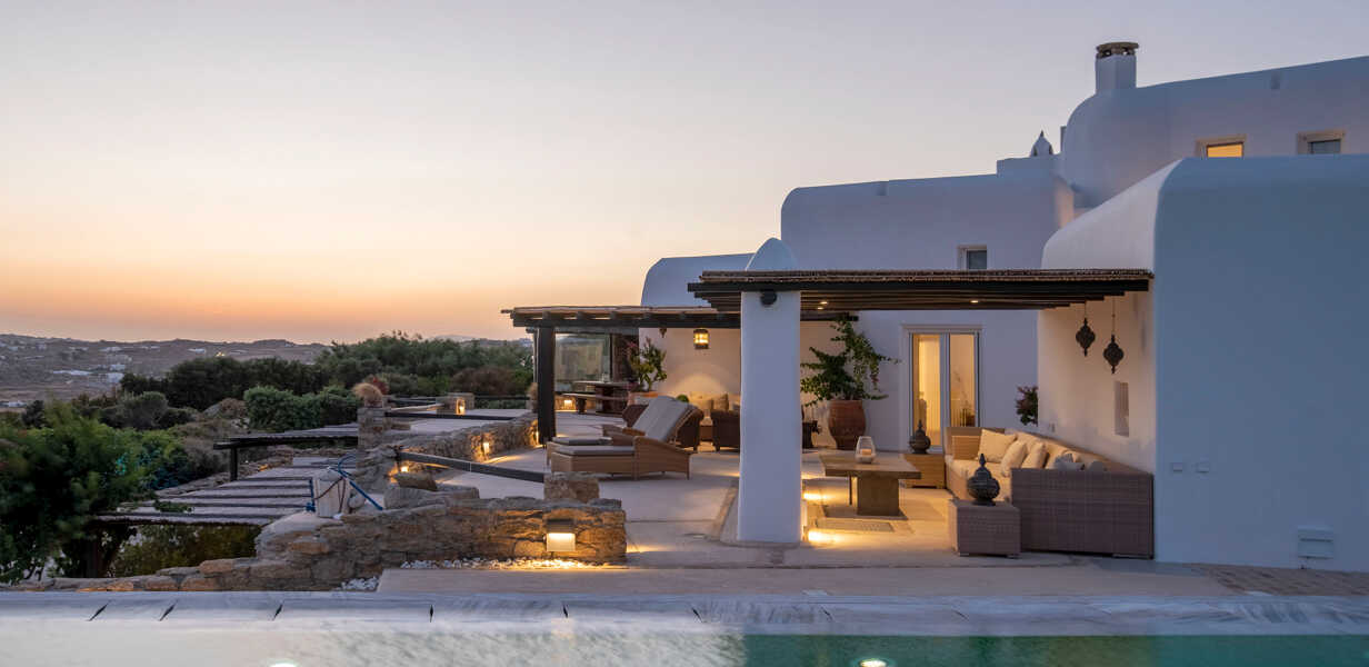 sunset-view-of-a-luxury-villa-in-mykonos