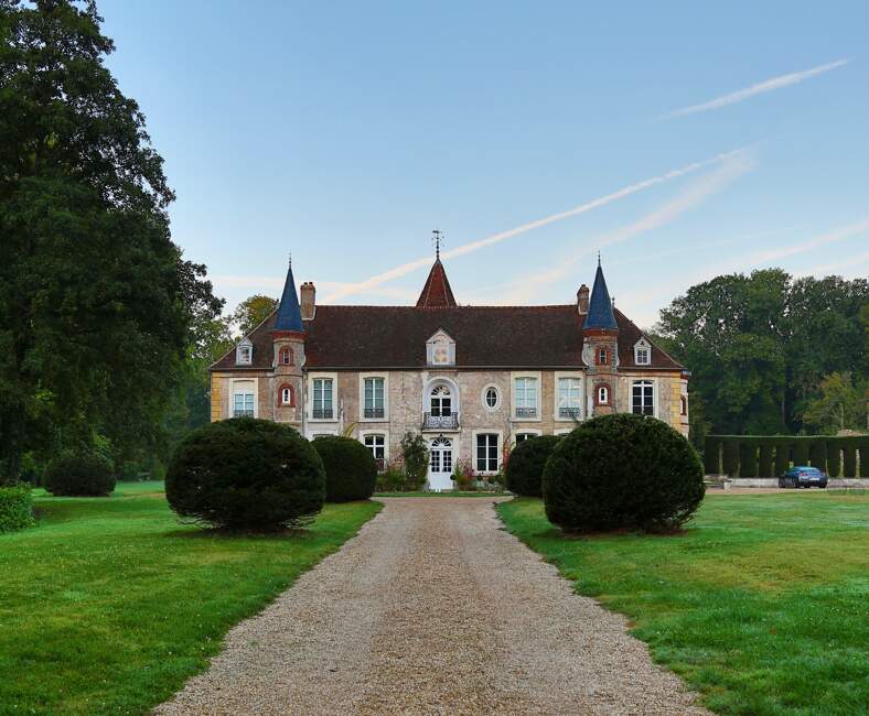 Explore our luxury villas near Paris Le Collectionist