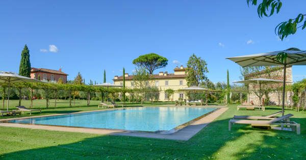 Villa Giallo in Province of Lucca - Le Collectionist